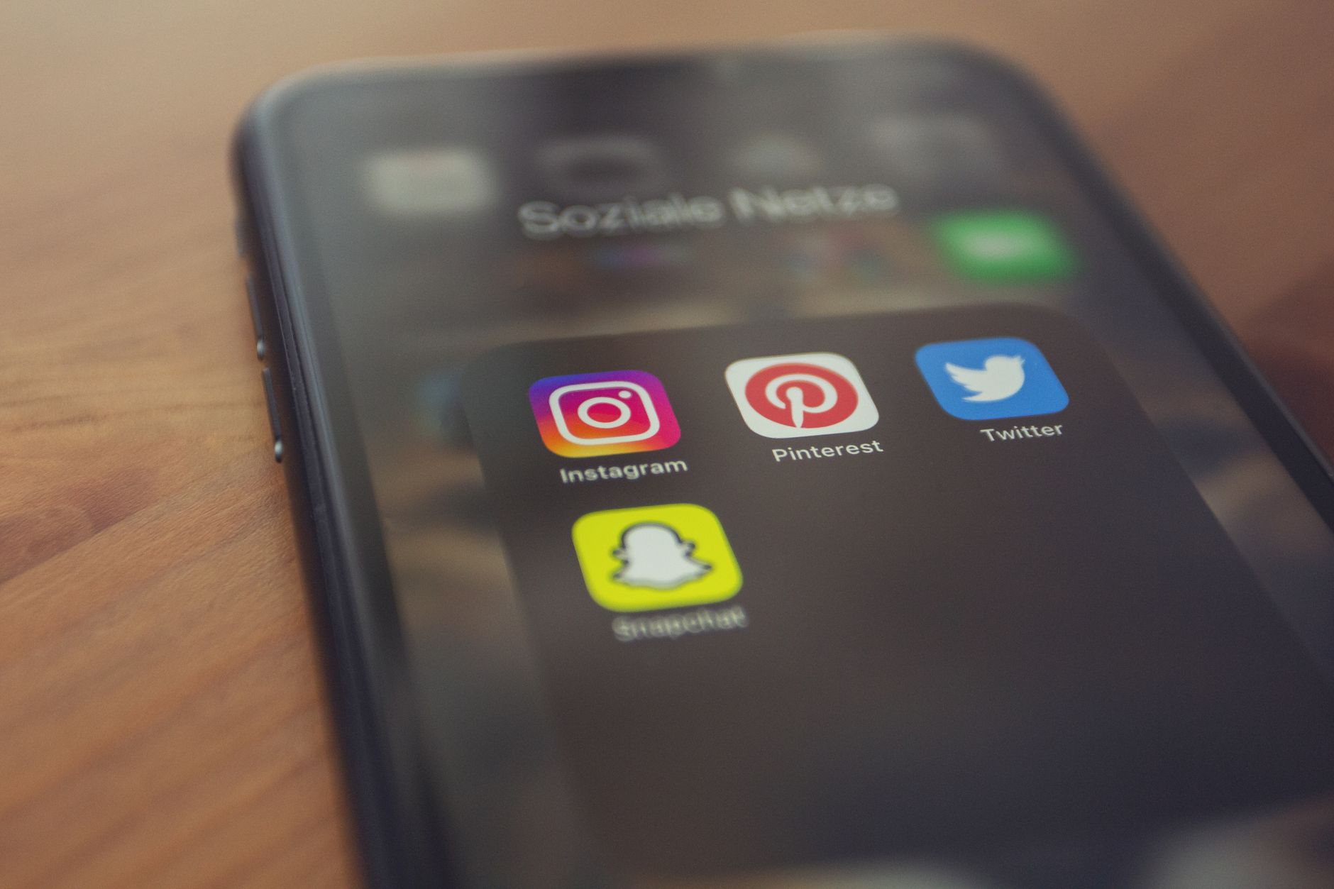 Porovnání neomezených tarifů společnosti T-mobile. Jak je možné, že to jde za různou cenu?